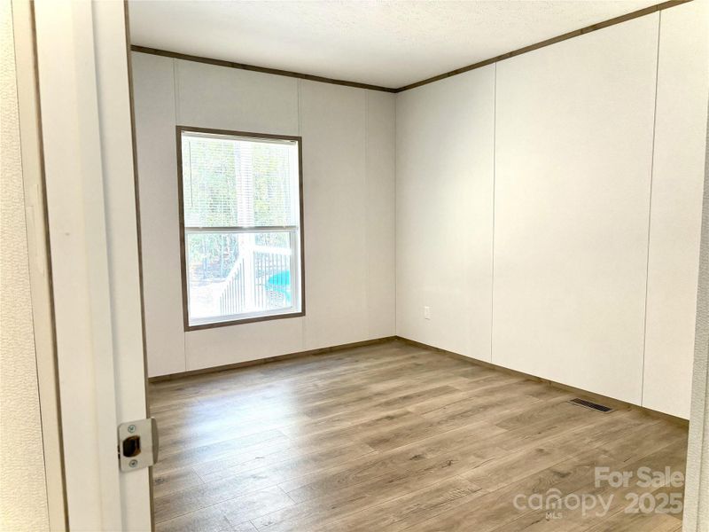 Spacious, unfurnished interior of a new home in , Kershaw (Image 28).