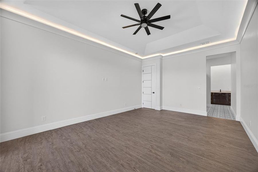 Spacious, unfurnished interior of a new home in , Port Charlotte (Image 34).