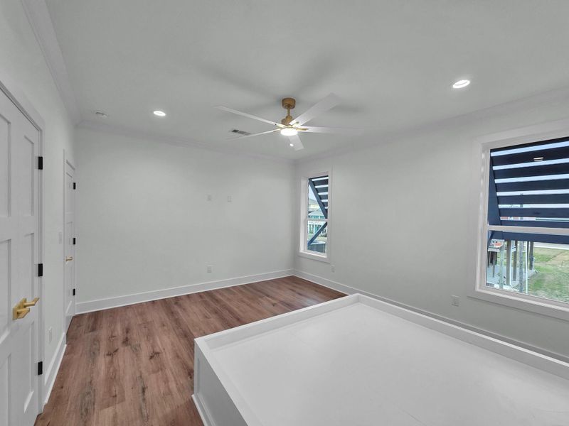 Spacious, unfurnished interior of a new home in , Bolivar Peninsula (Image 15).
