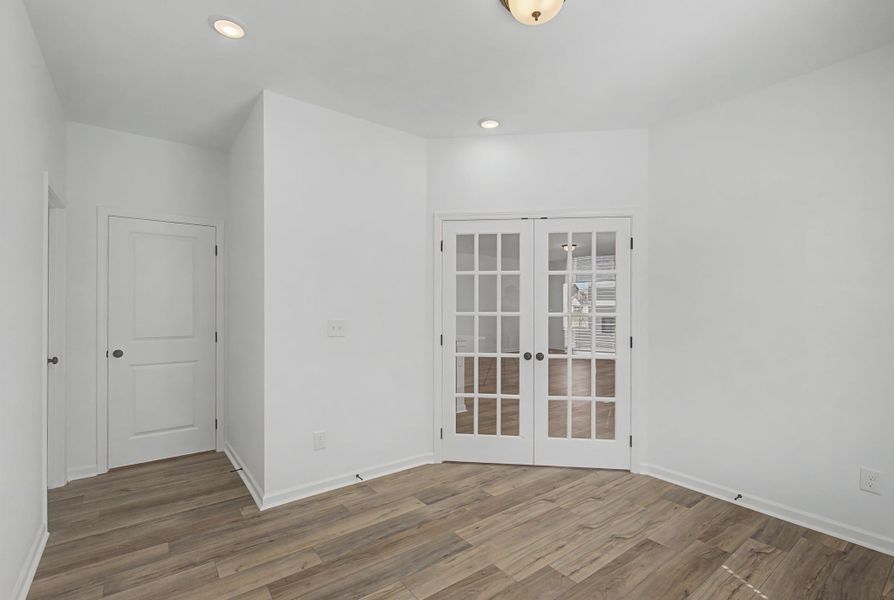 Spacious, unfurnished interior of a new home in The Oaks, Clarksville (Image 20).