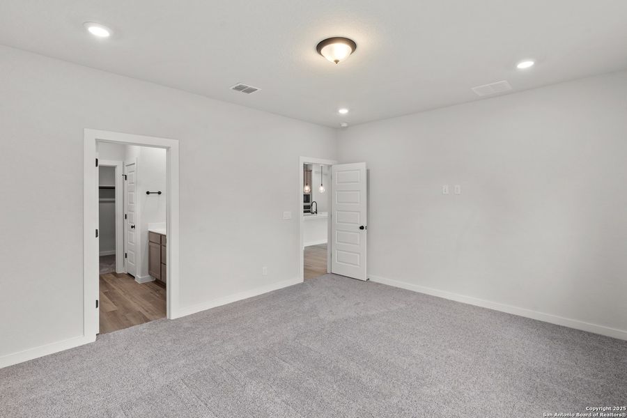 Spacious, unfurnished interior of a new home in August Fields, New Braunfels (Image 19). Spacious, unfurnished interior of a new home in August Fields, New Braunfels (Image 19).