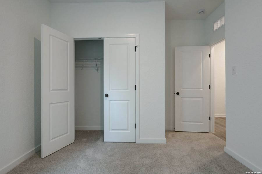 Spacious, unfurnished interior of a new home in Nopal Valley, San Antonio (Image 15).