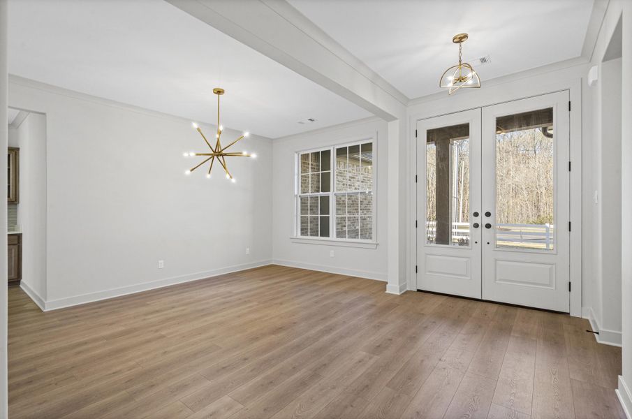 Spacious, unfurnished interior of a new home in White Oak, Arlington (Image 17).