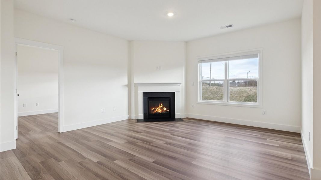 Spacious, unfurnished interior of a new home in Millstone Village, Morristown (Image 11).