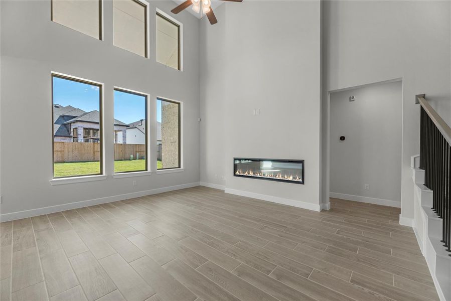 Representative image. Features, selections and colors may vary.