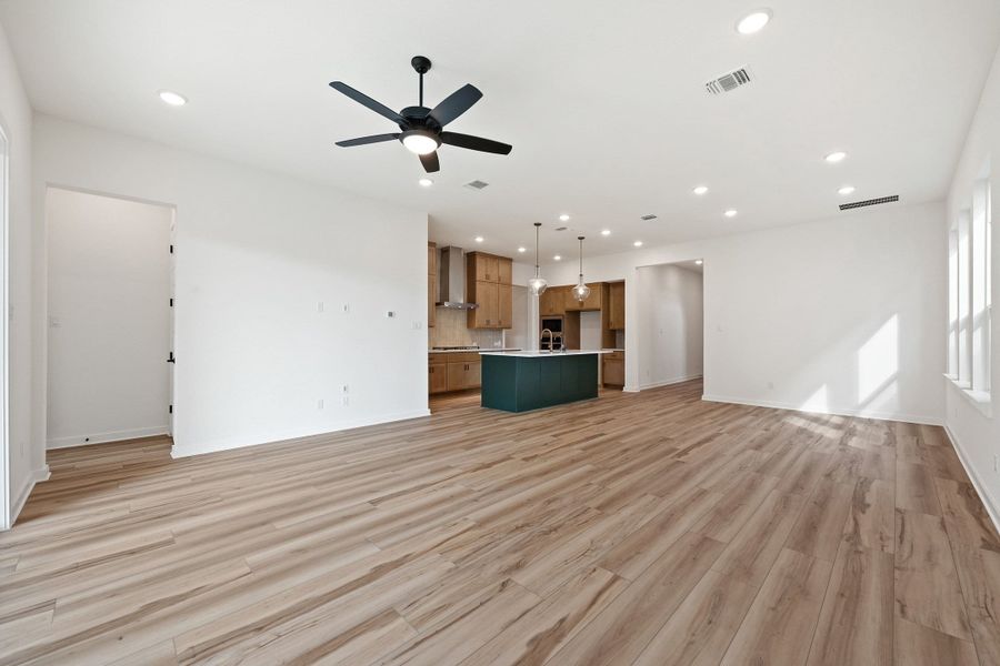 Spacious, unfurnished interior of a new home in Wolf Ranch, Georgetown (Image 32).