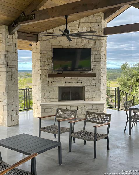 Exterior details and patio area of a home in Paradise On The Guadalupe, Canyon Lake (Image 6).