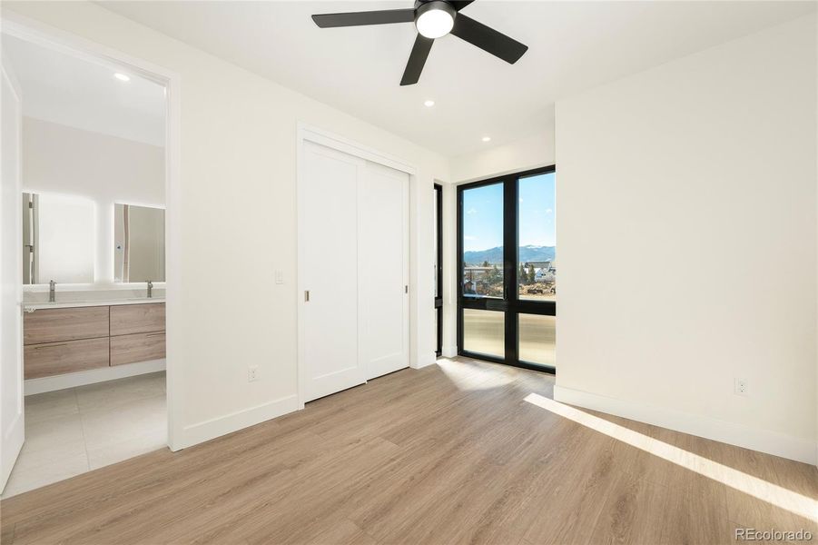 Spacious, unfurnished interior of a new home in , Fraser (Image 38).