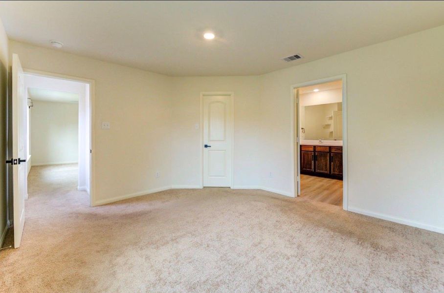 Spacious, unfurnished interior of a new home in Williams Trace, Magnolia (Image 35).