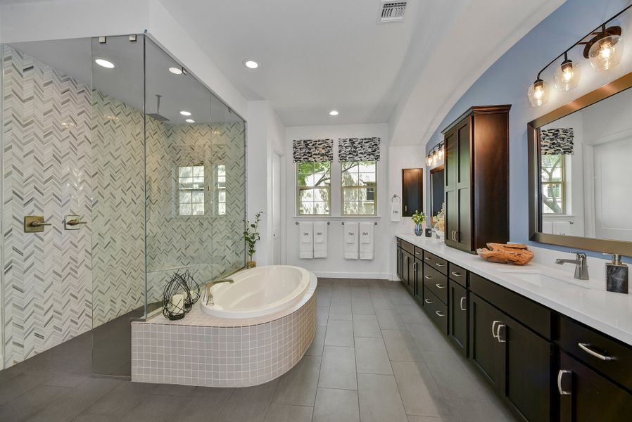 The Serendipity - Owner's Bath