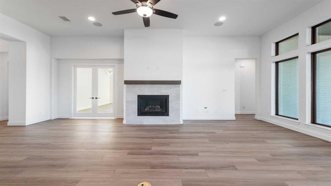 Spacious, unfurnished interior of a new home in Talon Hills 60'/70', Fort Worth (Image 14).