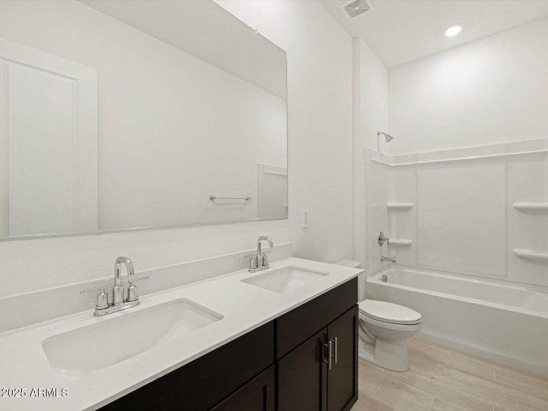 Bath 2 Double Sinks!