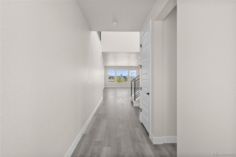 Spacious, unfurnished interior of a new home in Harmony at Sterling Ranch, Littleton (Image 30).