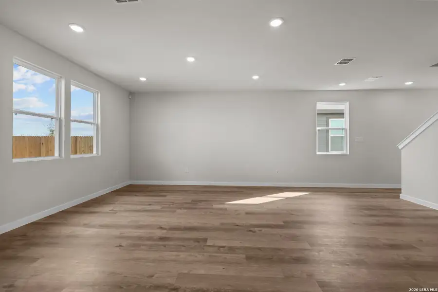 Spacious, unfurnished interior of a new home in Summerlin, San Antonio (Image 29).