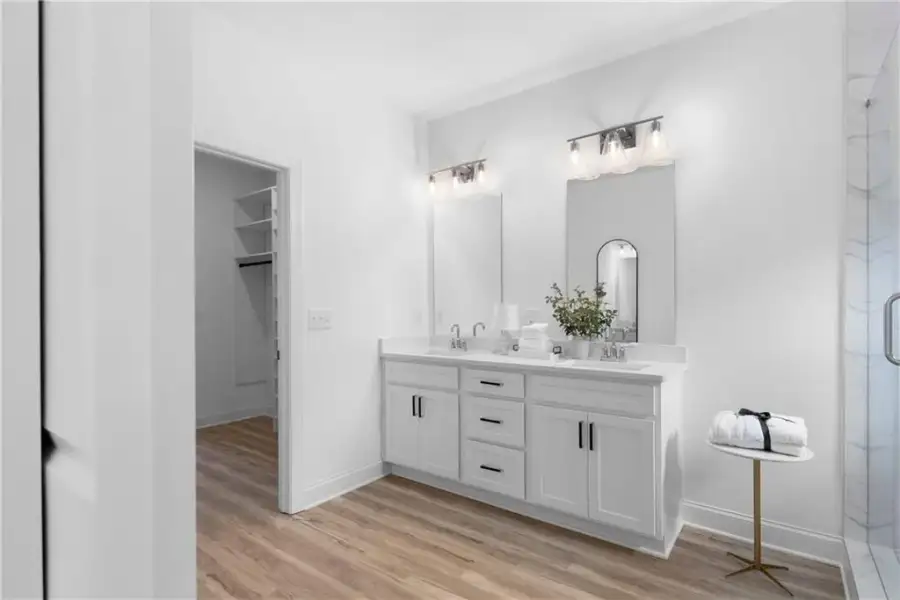 Furnished interior view inside a new home in , Waleska (Image 8).