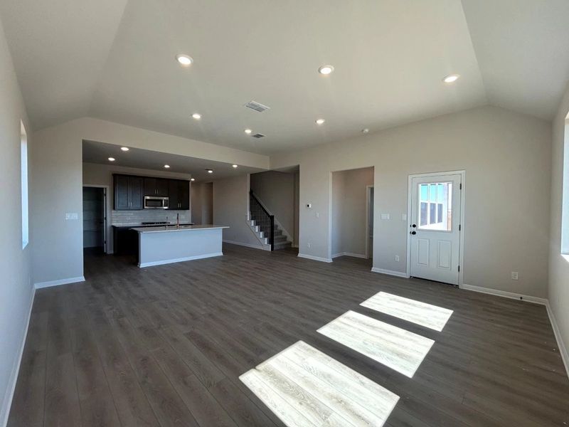 Spacious, unfurnished interior of a new home in Willow Springs, Buda (Image 19).