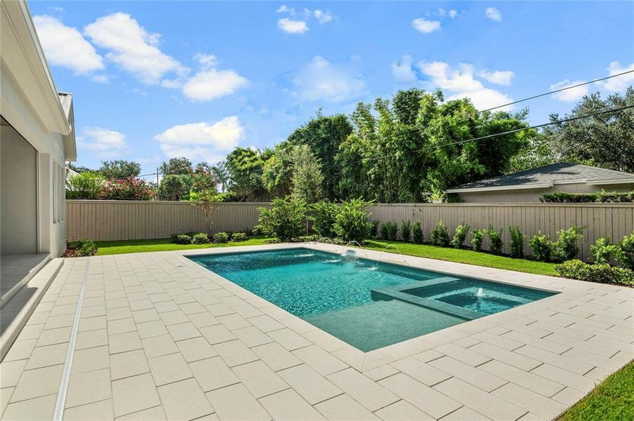 Exterior details and patio area of a home in , Orlando (Image 4).