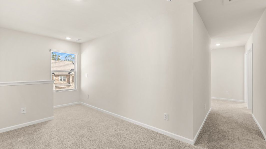 Representative unfurnished interior of a home built from the Robie by D.R. Horton in Pointe Park, Union City (Image 19).