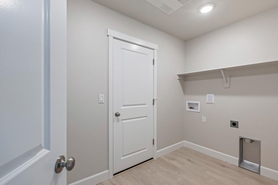 Spacious, unfurnished interior of a new home in Feather Ridge, Redmond (Image 19).
