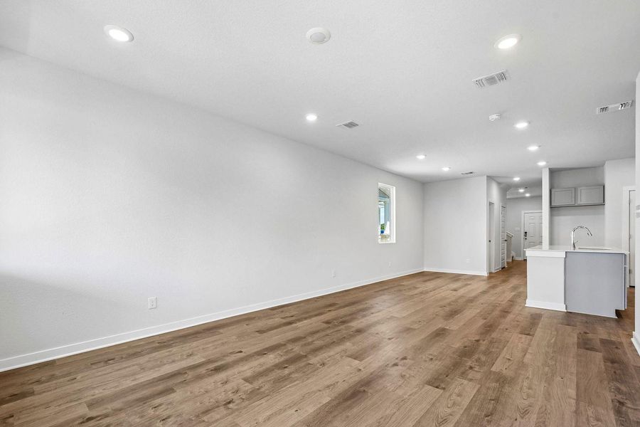 Spacious, unfurnished interior of a new home in Eastwood at Sonterra, Jarrell (Image 33). Spacious, unfurnished interior of a new home in Eastwood at Sonterra, Jarrell (Image 33).