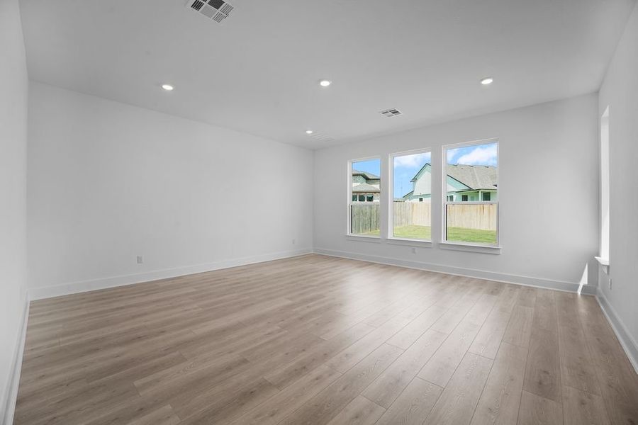 Spacious, unfurnished interior of a new home in Santa Rita Ranch, Liberty Hill (Image 16).