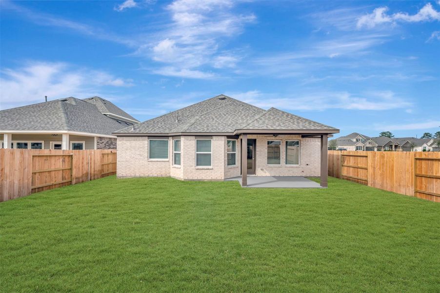 Exterior details and patio area of a home in Sorella, Tomball (Image 21).