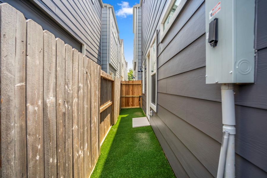 Exterior details and patio area of a home in , Houston (Image 27).