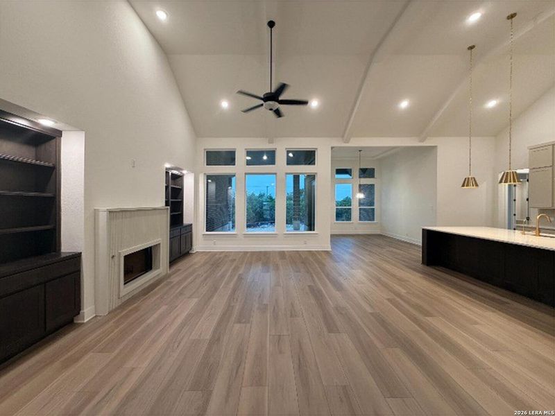 Spacious, unfurnished interior of a new home in Waldsanger, New Braunfels (Image 22).