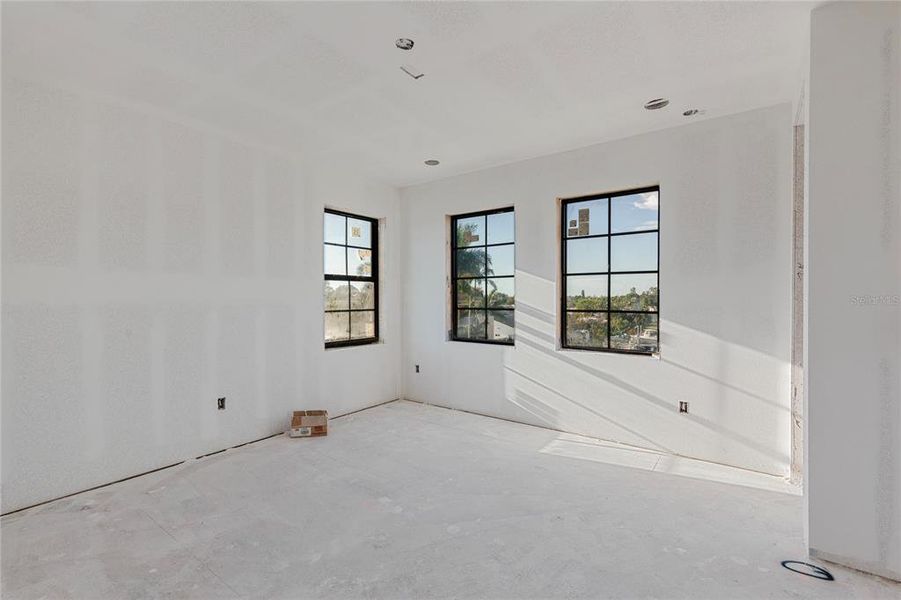 Spacious, unfurnished interior of a new home in , St. Petersburg (Image 18).