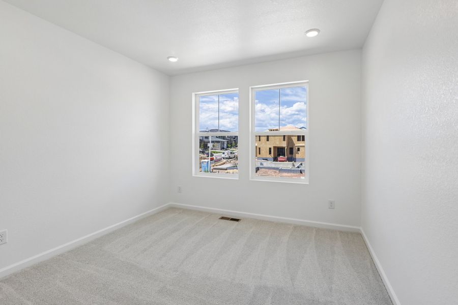 Spacious, unfurnished interior of a new home in Sterling Ranch Ascent Village, Littleton (Image 19).