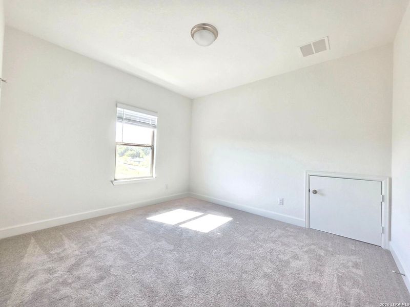 Spacious, unfurnished interior of a new home in Stevens Ranch, San Antonio (Image 16).