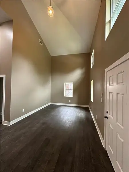 Spacious, unfurnished interior of a new home in , Atlanta (Image 15).