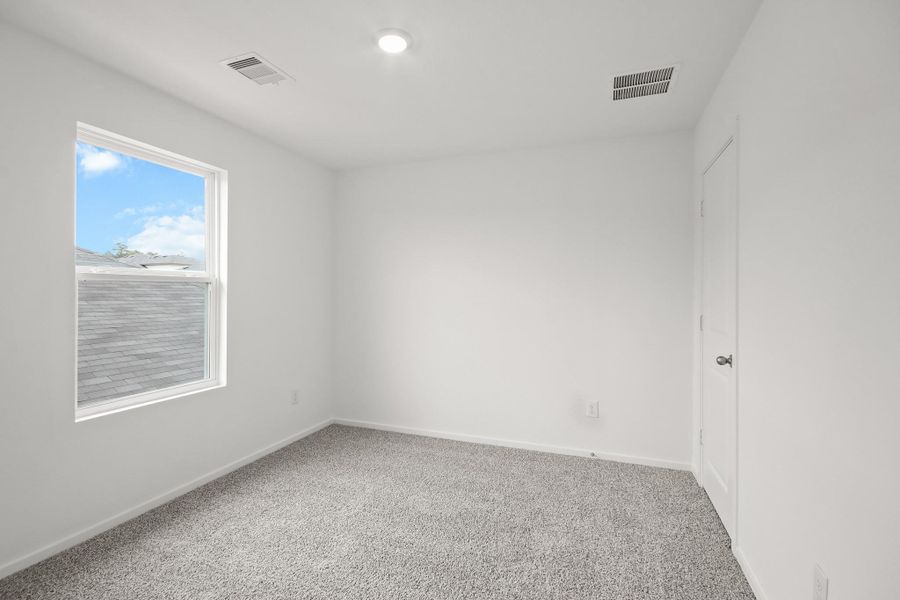 Spacious, unfurnished interior of a new home in Silverthorne, Conroe (Image 11). Spacious, unfurnished interior of a new home in Silverthorne, Conroe (Image 11).