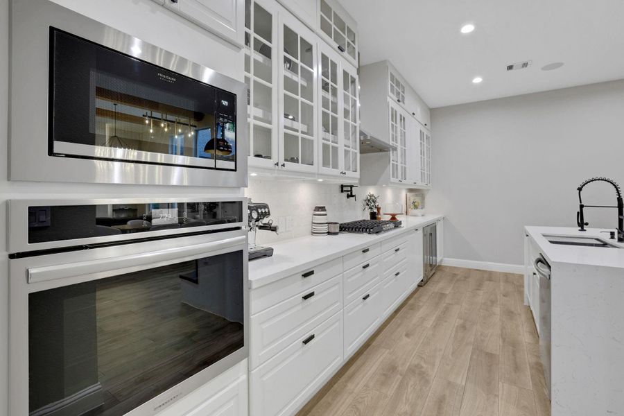 Furnished interior view inside a new home in , Tomball (Image 8).