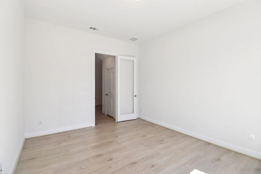 Spacious, unfurnished interior of a new home in Evergreen 60', Conroe (Image 39).