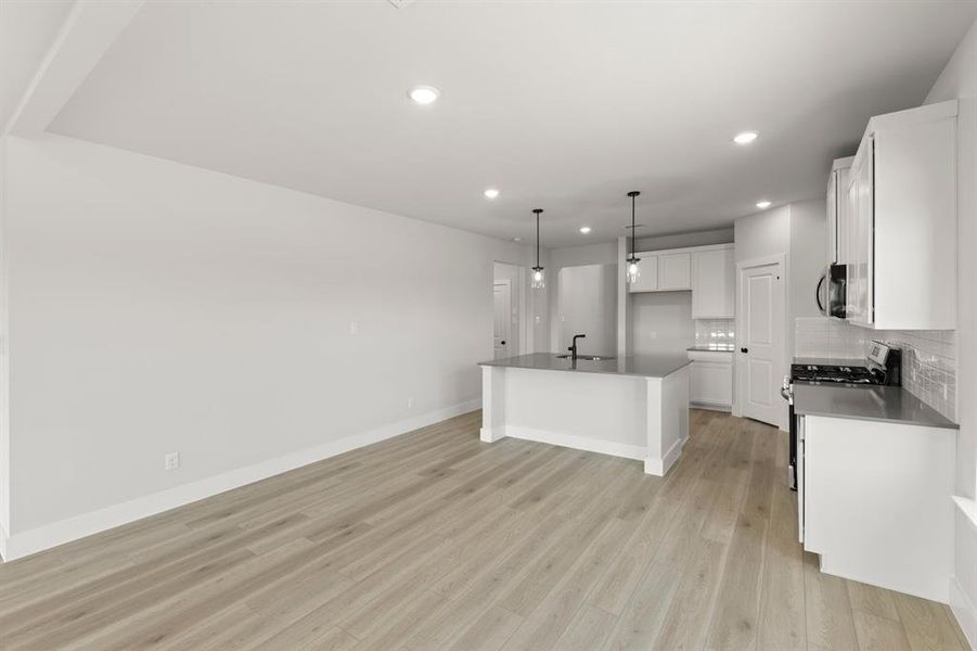 Spacious, unfurnished interior of a new home in Las Lomas, Forney (Image 19). Spacious, unfurnished interior of a new home in Las Lomas, Forney (Image 19).