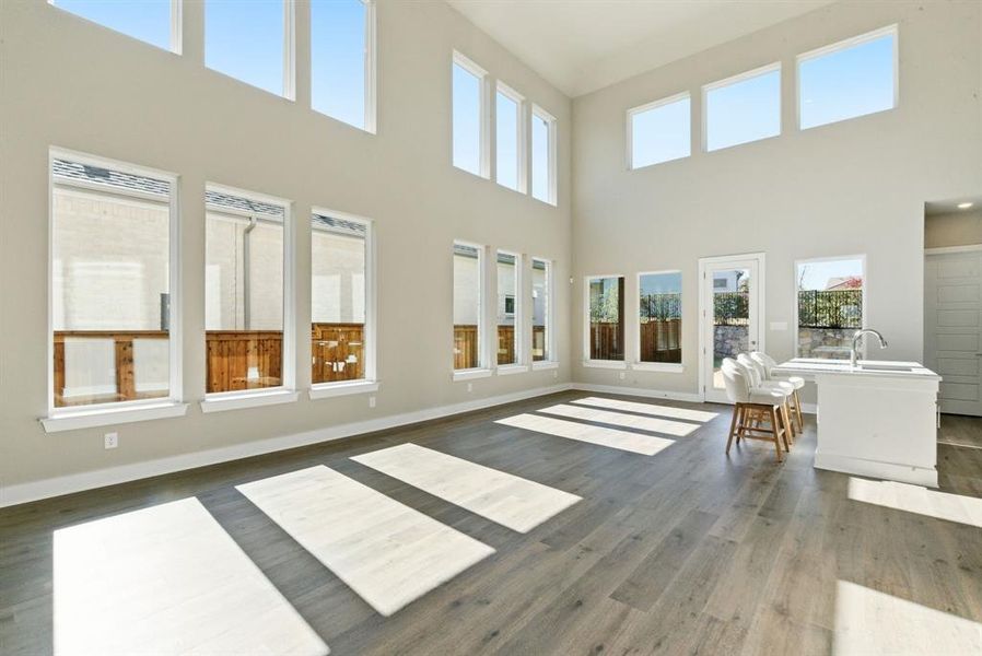 Spacious, unfurnished interior of a new home in Walsh Ranch, Fort Worth (Image 31).