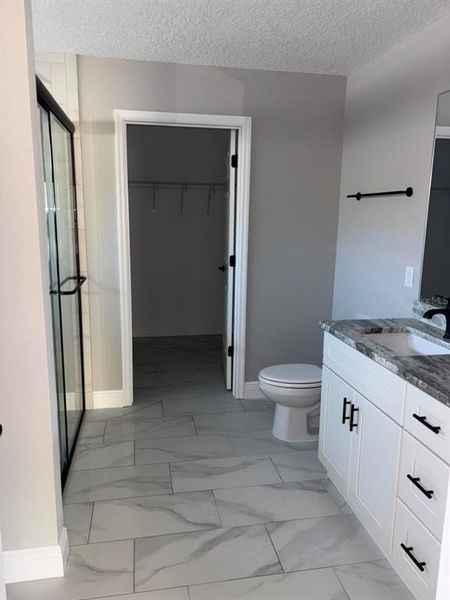 Furnished interior view inside a new home in , Dunnellon (Image 9).