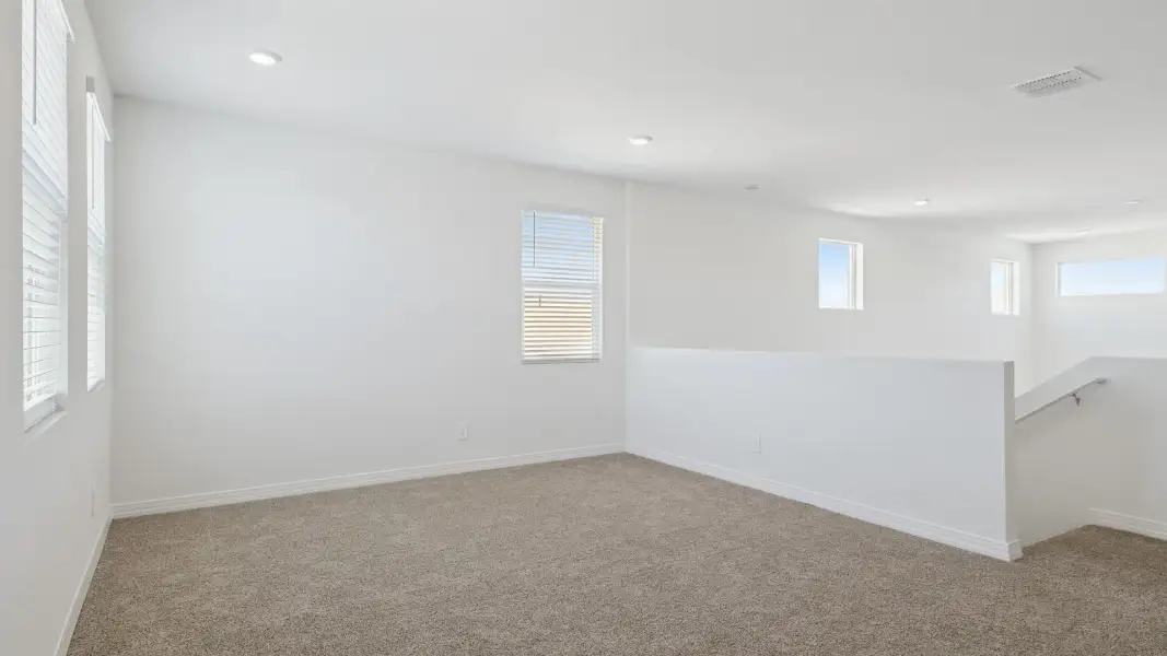 Spacious, unfurnished interior of a new home in El Cidro, Goodyear (Image 34).