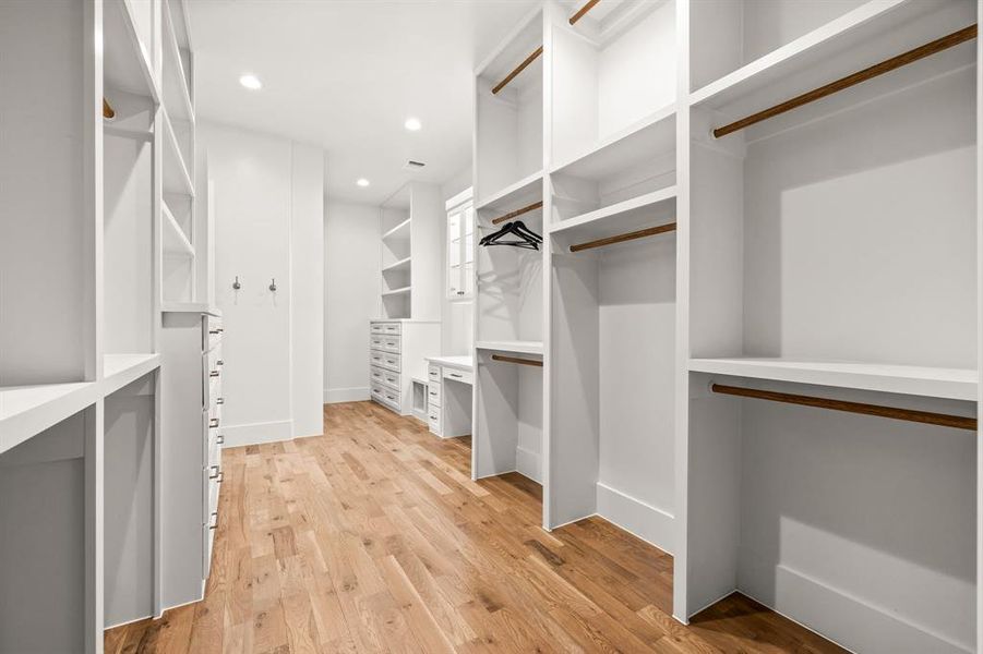 Spacious, unfurnished interior of a new home in , Weatherford (Image 22).