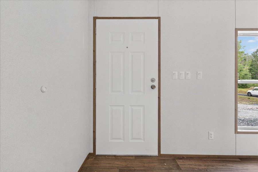 Spacious, unfurnished interior of a new home in , Walterboro (Image 31).