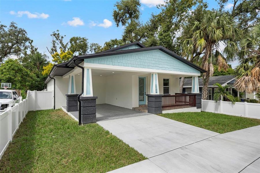 Exterior details and patio area of a home in , Tampa (Image 2).