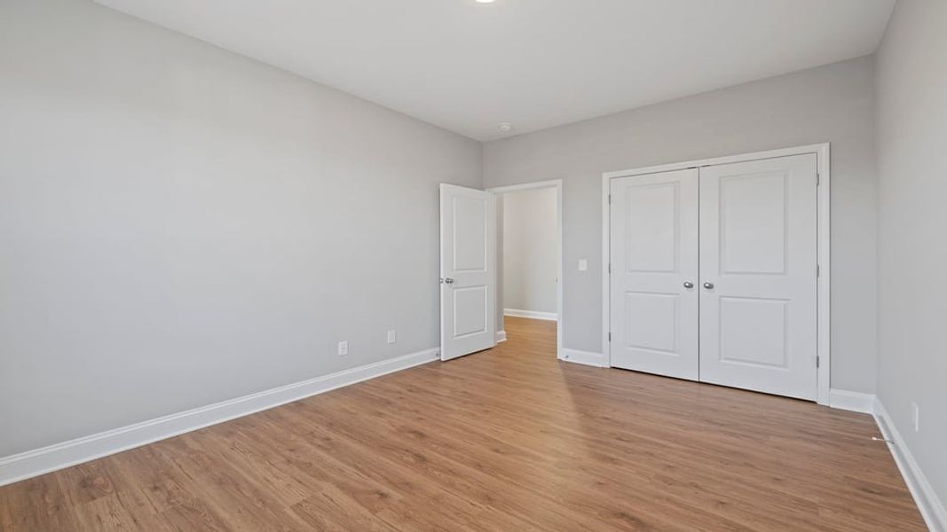 Spacious, unfurnished interior of a new home in Shadowood II, Seneca (Image 26).