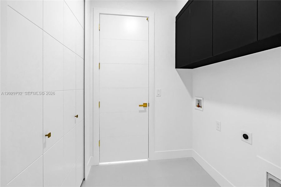 Spacious, unfurnished interior of a new home in , Lehigh Acres (Image 26).