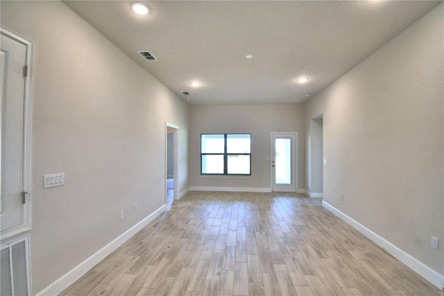 Spacious, unfurnished interior of a new home in Lake Juliana Estates, Auburndale (Image 17). Spacious, unfurnished interior of a new home in Lake Juliana Estates, Auburndale (Image 17).