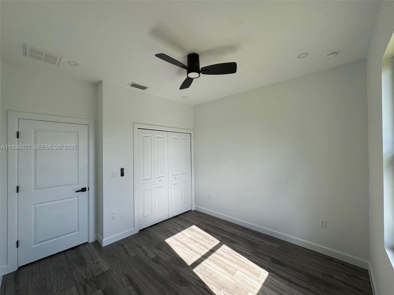 Spacious, unfurnished interior of a new home in , Cape Coral (Image 30).