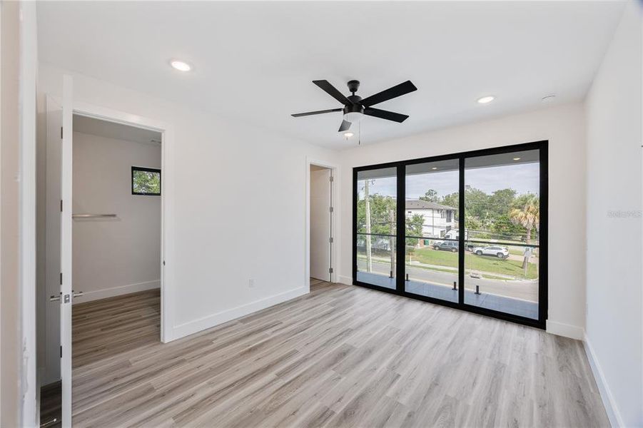 Spacious, unfurnished interior of a new home in , Tampa (Image 36).