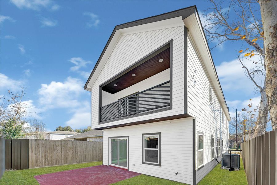 Exterior details and patio area of a home in , Houston (Image 25).