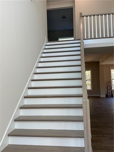 Spacious, unfurnished interior of a new home in , Waleska (Image 19).