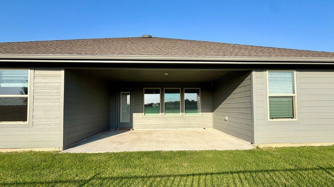 Exterior details and patio area of a home in Northspur, Terrell (Image 15).